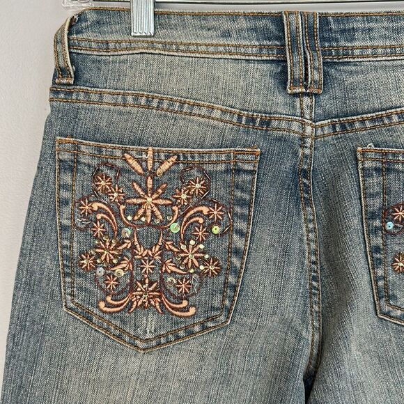 Nine Point Eight Women’s size 8 denim cropped jeans capris Y2k  with bling - Picture 2 of 12